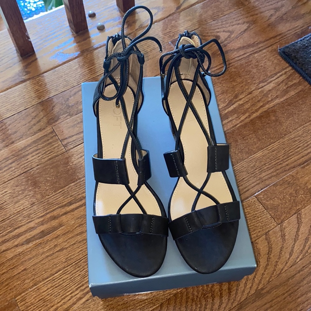 BRAND NEW Ann Taylor Loft Sandals